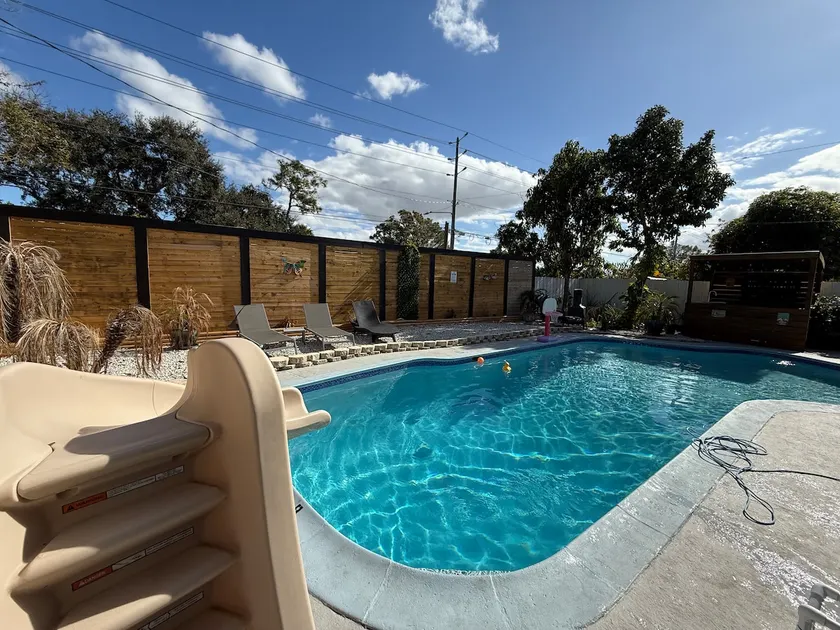 TIKI BAR Resort w POOL SLIDE ~ 11 min to Airport! - Image 1
