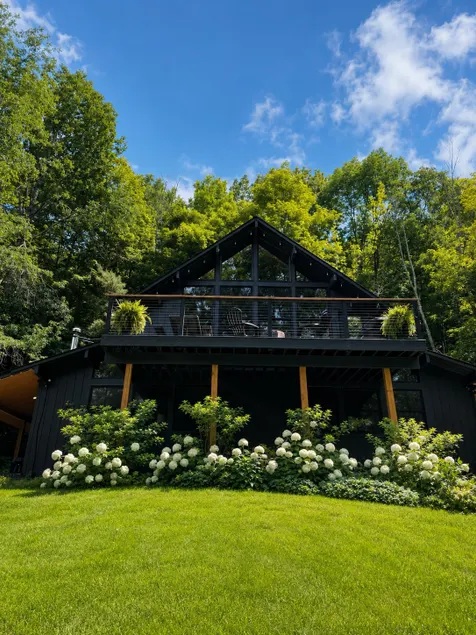 Black Dog Lodge - Ski Chalet centered between Okemo and Killington Mt. - Image 1