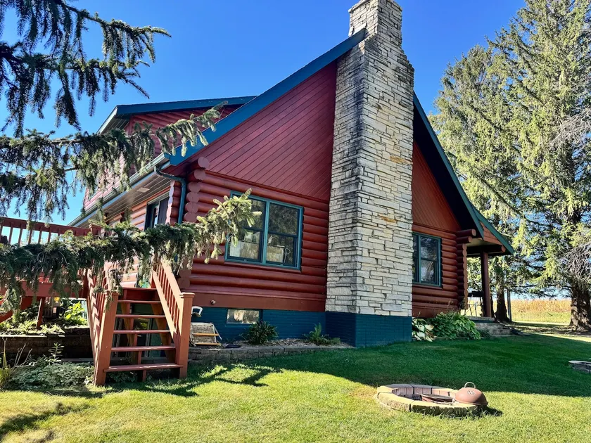 Secluded 40 Acres Retreat with Trails & Firepit - Image 1