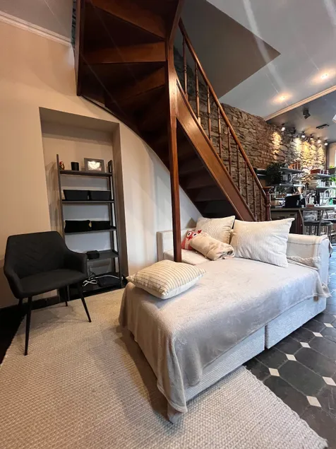 Characterful apartment in the heart of Saint-Hubert - Image 1