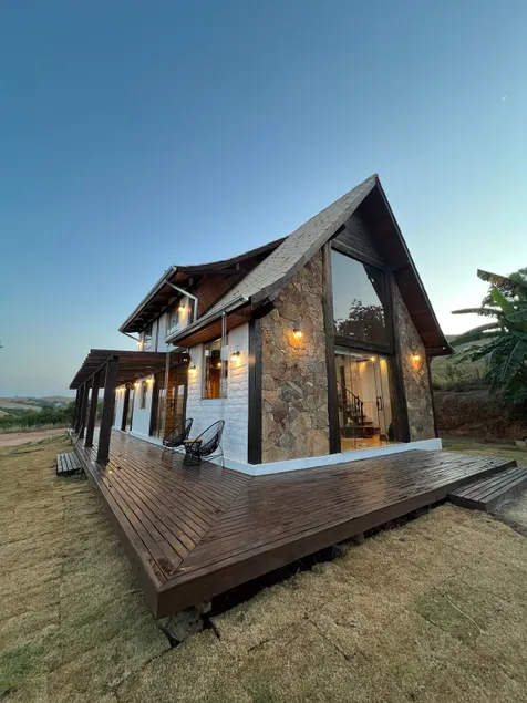 Chalet with Jacuzzi - Pet Friendly - 12 guests - Image 1