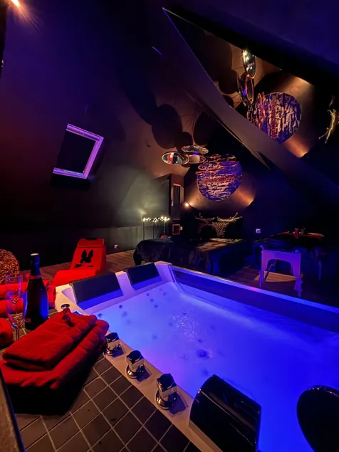 La Sainteny Touch, €rotic Room - Image 1