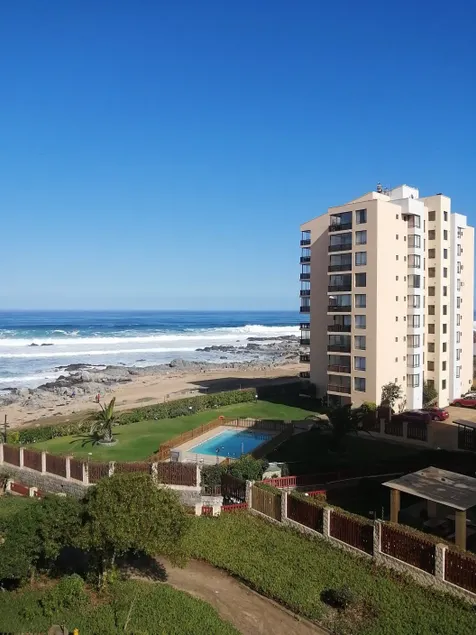 Beachfront apartment - Image 1