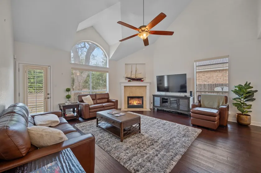Spacious Family Getaway with Pool & Games 4 BR - Image 1