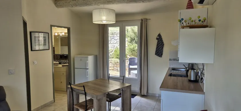 2-bedroom apartment - 30 m² - Restanques de la Tour - Image 1