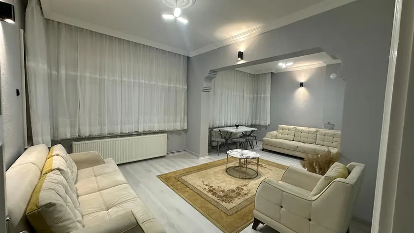 Family-friendly central accommodation - Image 1