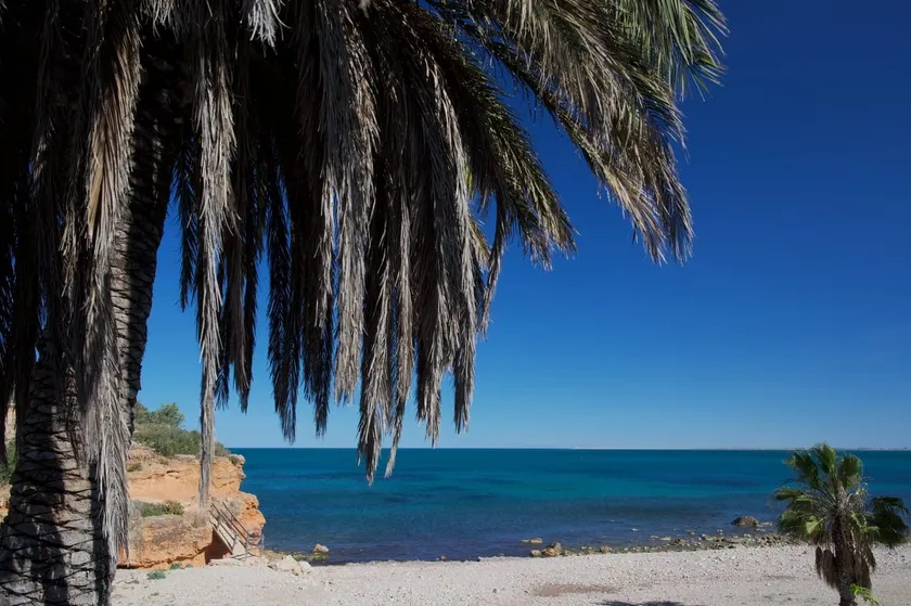 Beach front property with amazing views - Image 1
