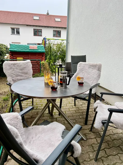 2-room apartment with garden - Image 1