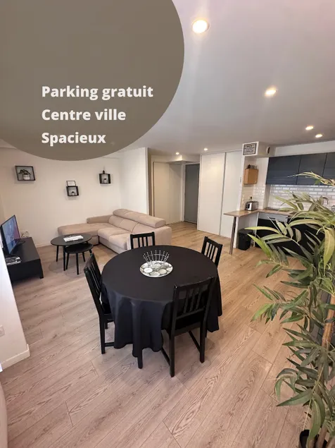LE DOUILLET - Parking gratuit - Centre ville - Image 1
