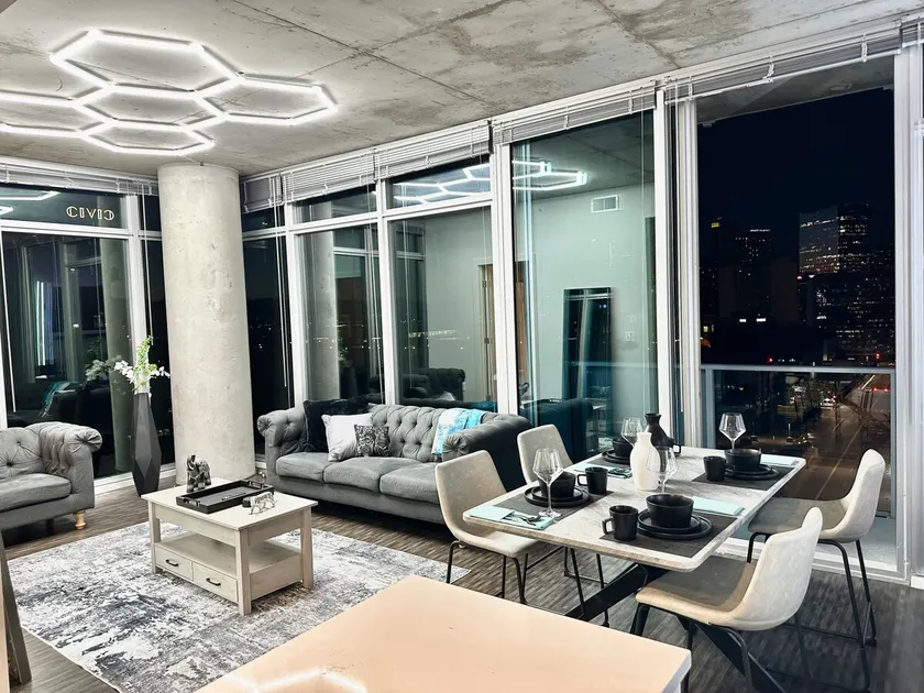 Downtown stay w/ best views of the city! - Image 1