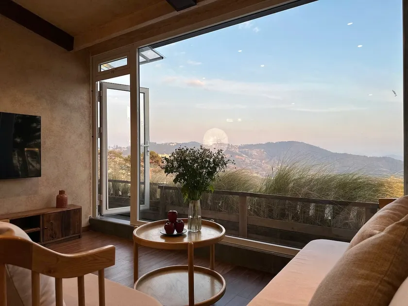 Private Top-Floor Penthouse | Scenic Forest View - Image 1