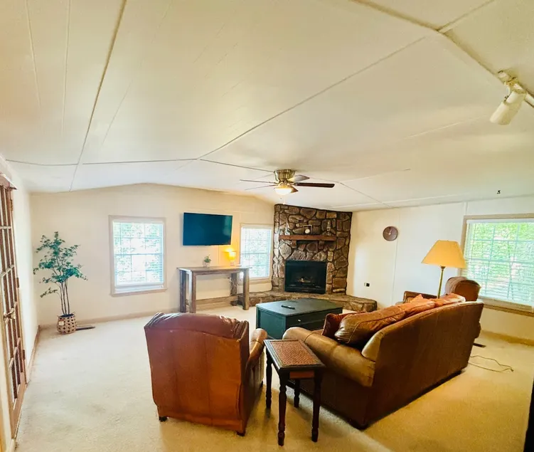 Logan Martin Lakefront Cabin - Image 1