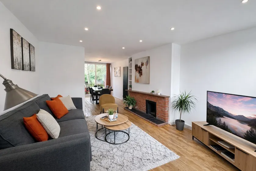 HollyTree - Family and Business Stay with parking - Image 1