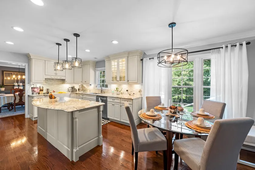 5 Bedroom Immaculate & Stylish Home in Quiet Area - Image 1