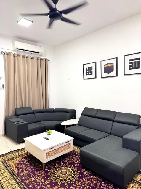 Fallem's Homestay Melaka I 4 ROOMS I FULLY AIRCOND I 9 PAX I FREE WIFI I NETFLIX I INTEX POOL - Image 1