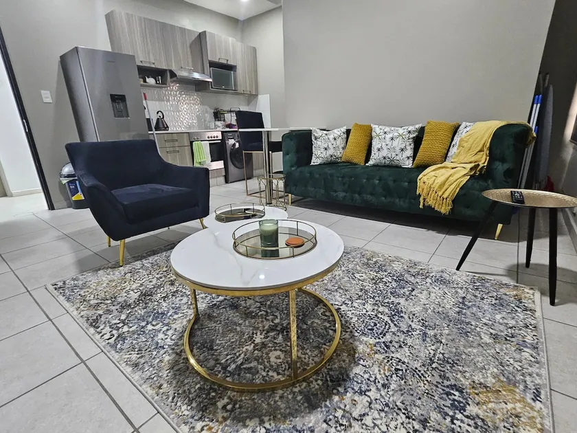 Modern spacious 1BR apartment at The Bolton Rosebank - Image 1