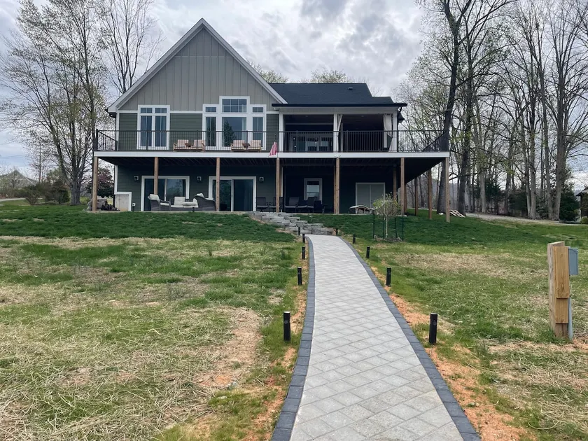Lolli & Pop’s Lake Front Oasis - Image 1