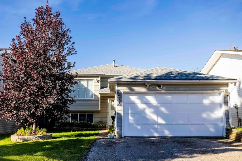 cozy hideout in slave lake - Image 1