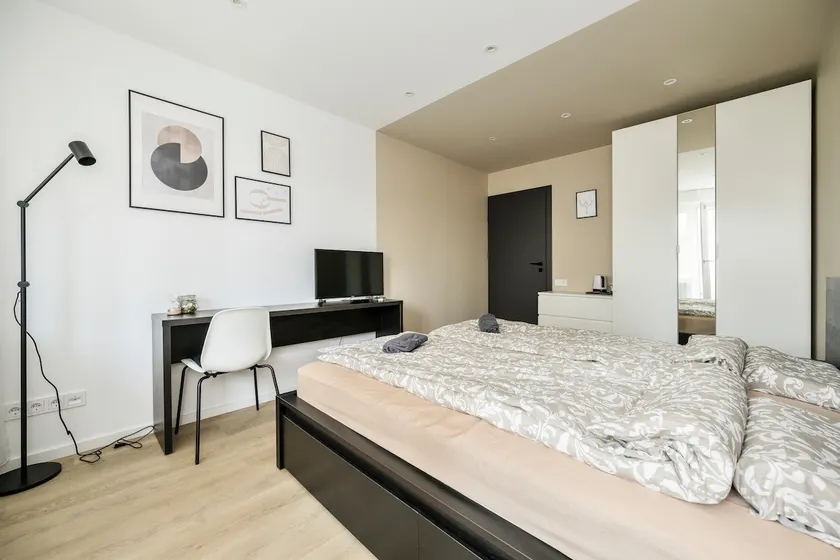 GoldenHugo Apartment - Image 1