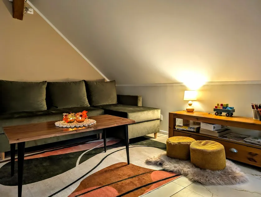 Lakefront apartment with sauna and hot tub - Image 1