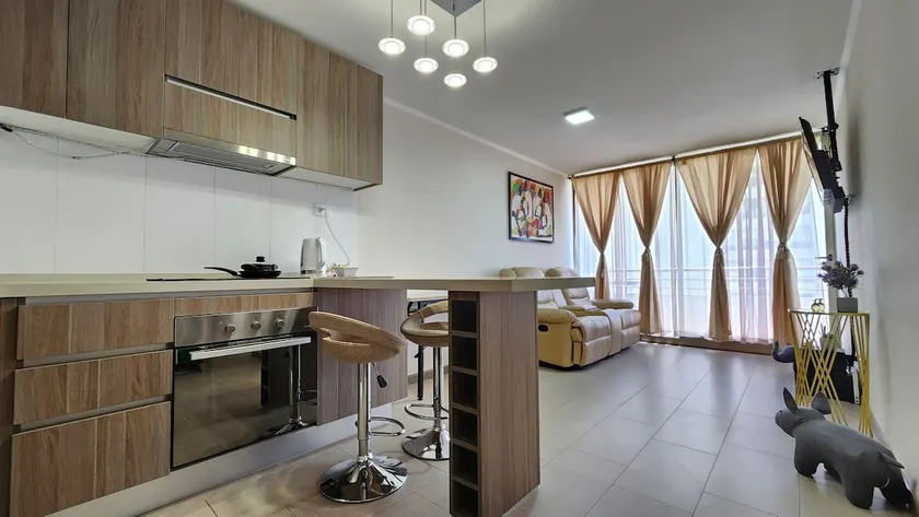 2 bedrooms, free parking, Metro L5 - Image 1