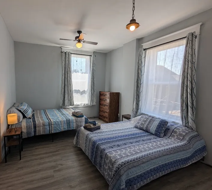 Free Laundry, Private room with 2 Beds - Image 1
