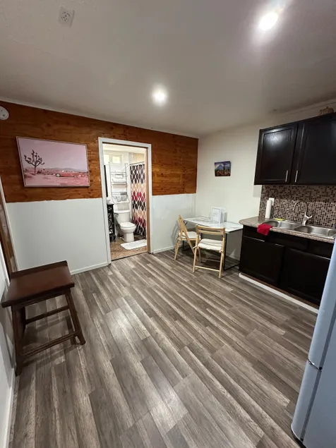 Cozy Guesthouse Getaway - Image 1