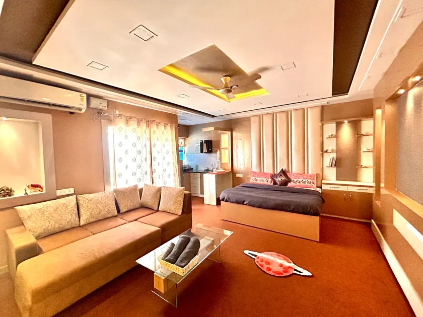 Vrinda Villas : Walk-In Closet, Lavish Studio Stay - Image 1