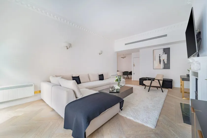 Charming Home in the heart of Mayfair - Image 1