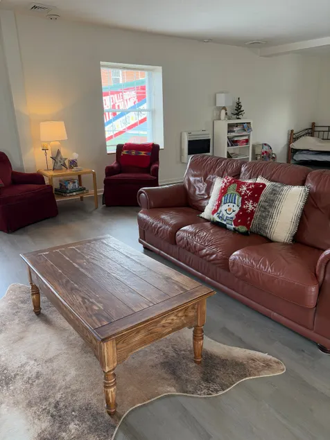 Simple + Cozy Hometown Stay - Image 1