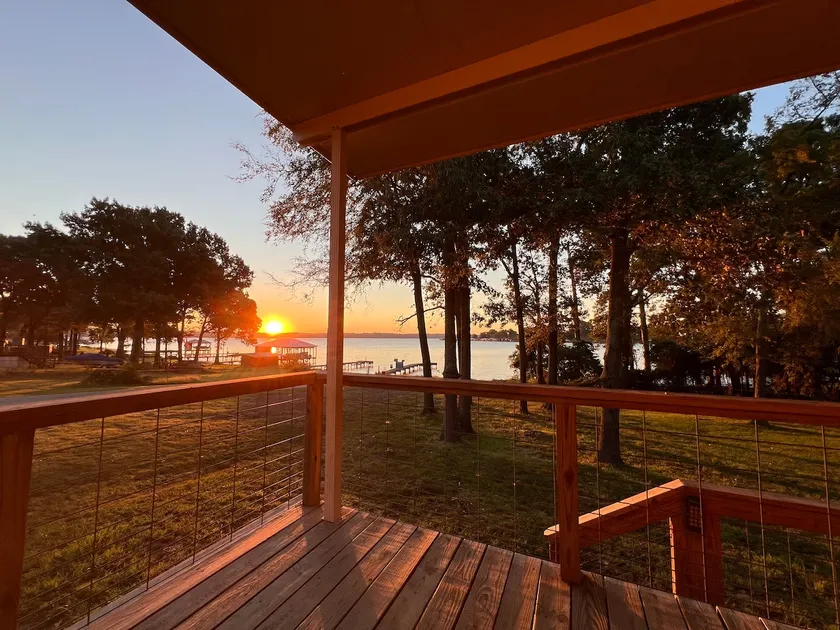 Big Eddy Bay Waterfront Cabin on Lake Palestine - Image 1
