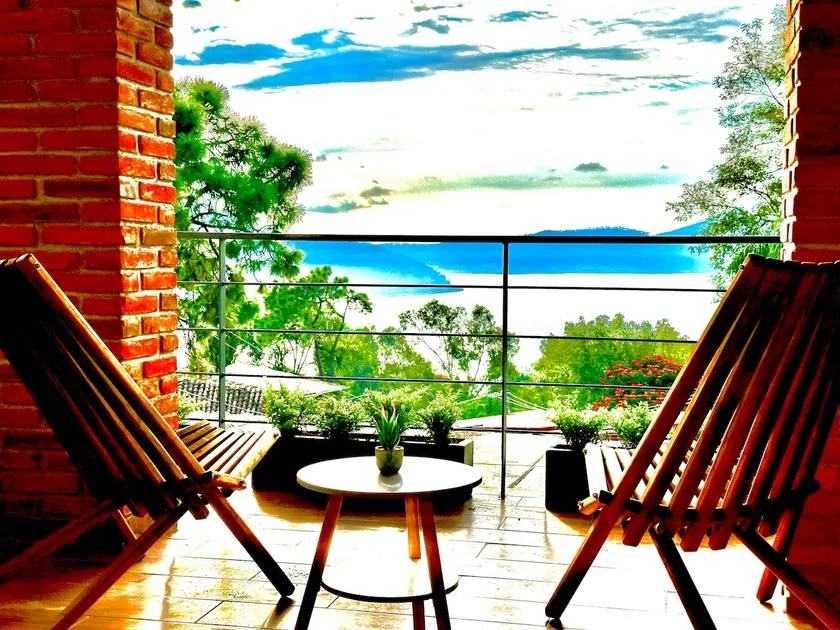 Beautiful Lake View House 7min Valley Center - Image 1