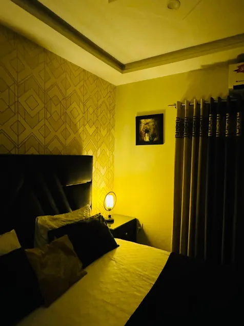 Modern Studio Near Grand Mosque/ free parking LHR - Image 1