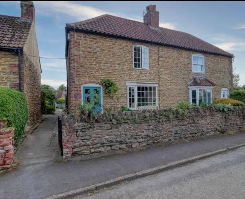 Bonnie Cottage Alkborough - Image 1
