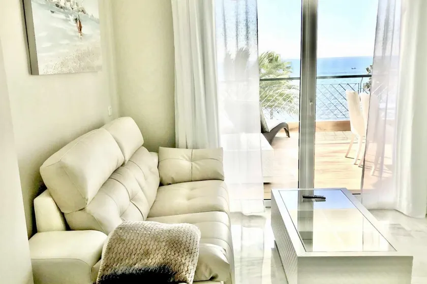 Encantador apartamento con terraza y vistas a la piscina - Image 1