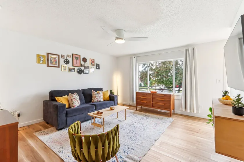 The Hawkeye Hideaway | 2 BR - Image 1