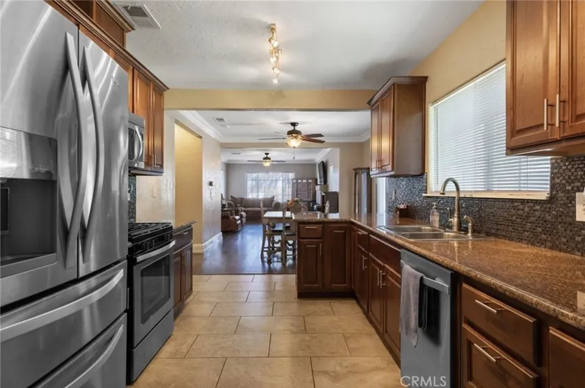 Country/Large Parking/Large Yard/1King Suite - Image 1