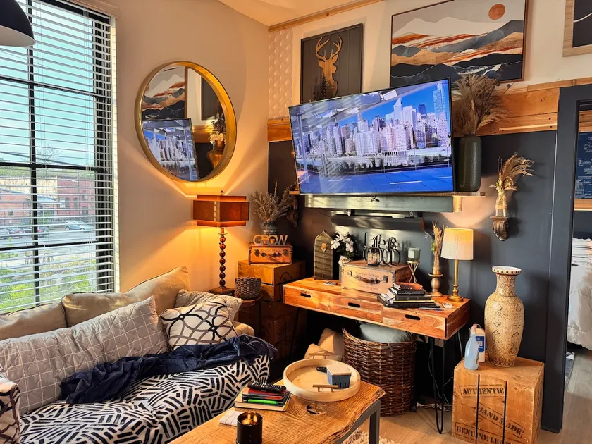 Classic City Getaway - Image 1