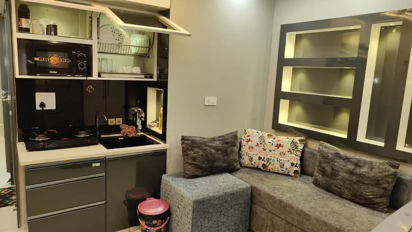 1BHK 2 bath DLF Capital Greens - Image 1