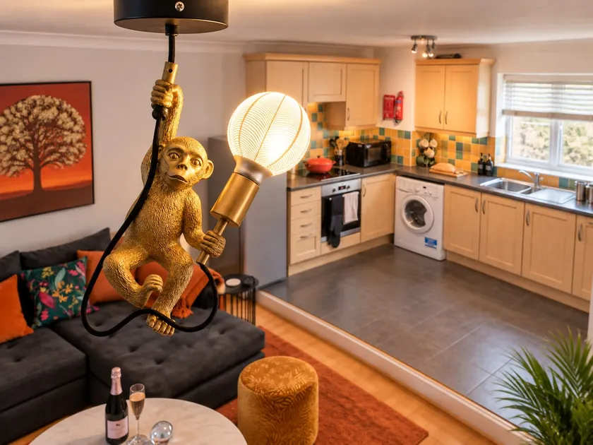 Cosy Stansted Flat | Central, Wi-Fi, Desk | Slps 5 - Image 1