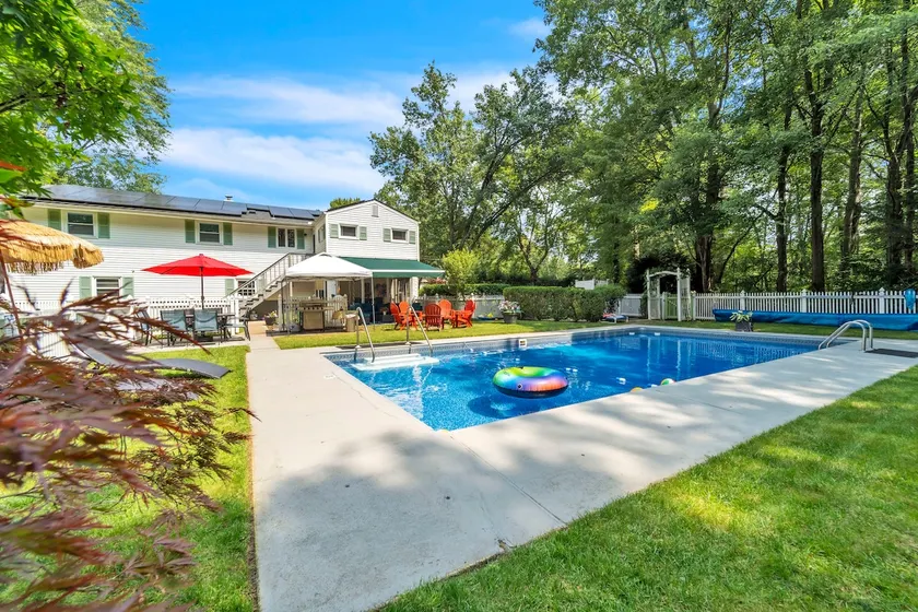 Oasis Home | Seasonal Pool, BBQ & Pool Table - Image 1