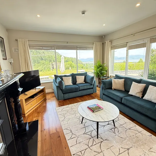 Luxury Vacation Home on the Ring of Kerry-Wild Atlantic Way with Mountain & Sea Views - 10 minute drive to Beach & Dooks Golf Course-5 minute walk to Glenbeigh village - Image 1