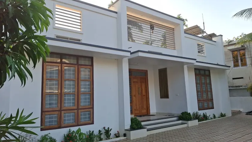 Moon Villa - Image 1