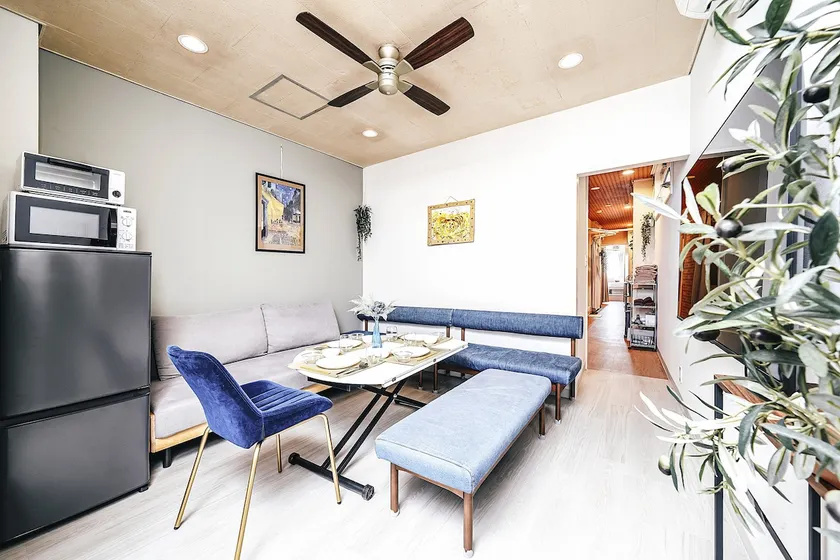 [10 seconds to the station] Shinjuku 3 minutes, 70㎡, 4 bedrooms for 10 people, complete facilities in front of the station, Hatagaya, Shibuya-ku - Image 1