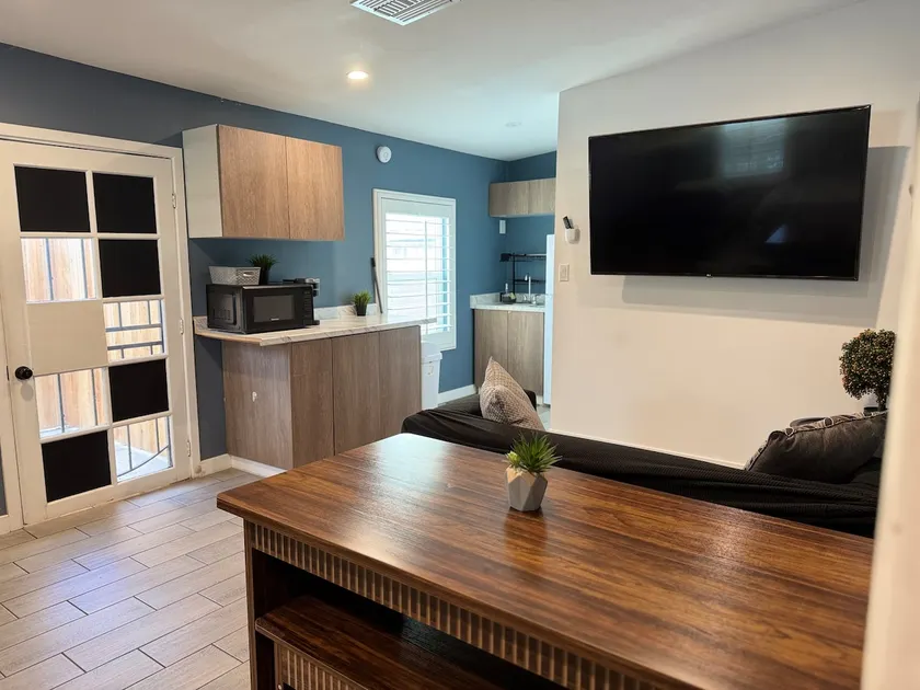 One bedroom suite near ONT Airport - Image 1
