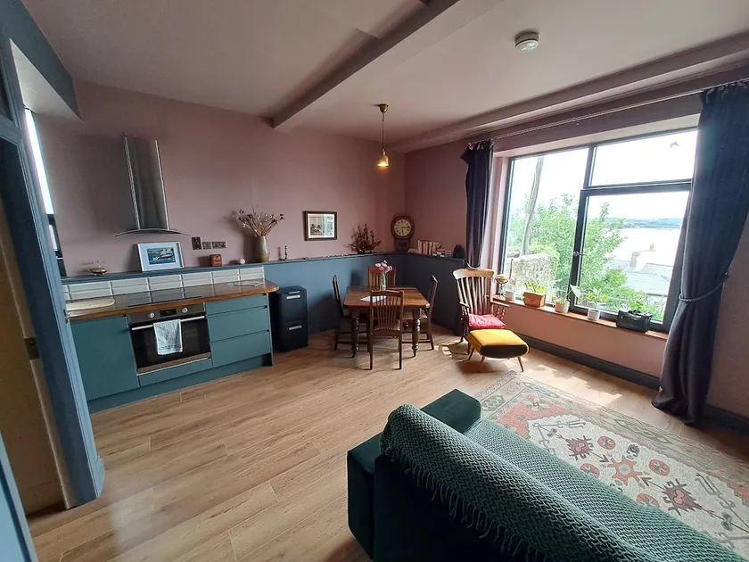One Bedroom Apt. with Harbour View - Image 1