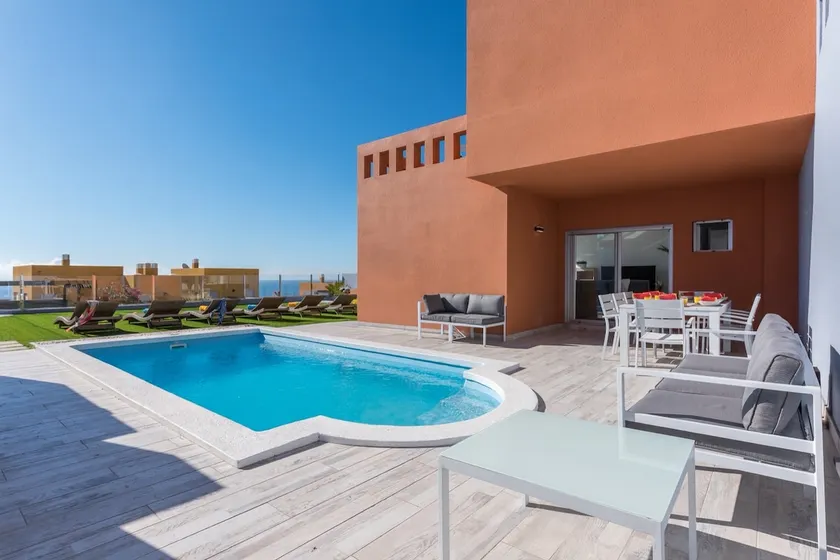 Atlantic View – Heated Pool. 8 people - Image 1