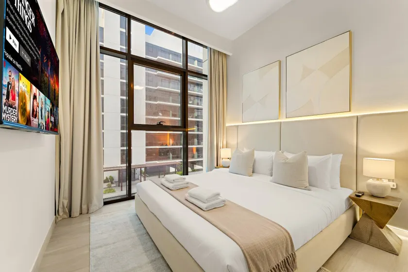 Cozy 1BR with Pool View & Balcony - Image 1