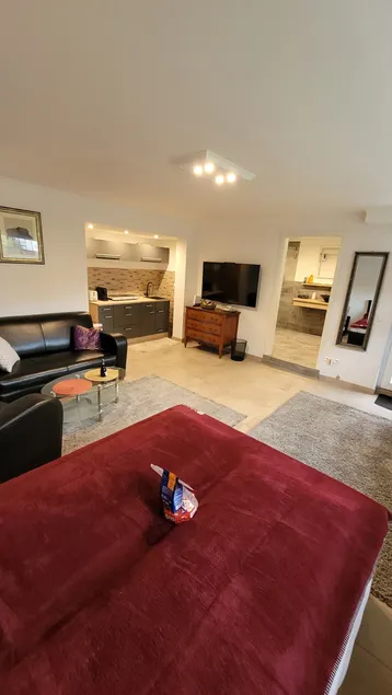 Apartment with private entrance. Quiet location. - Image 1