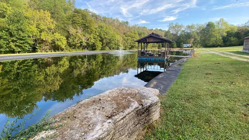 River Retreat: Cabin Getaway - Image 1